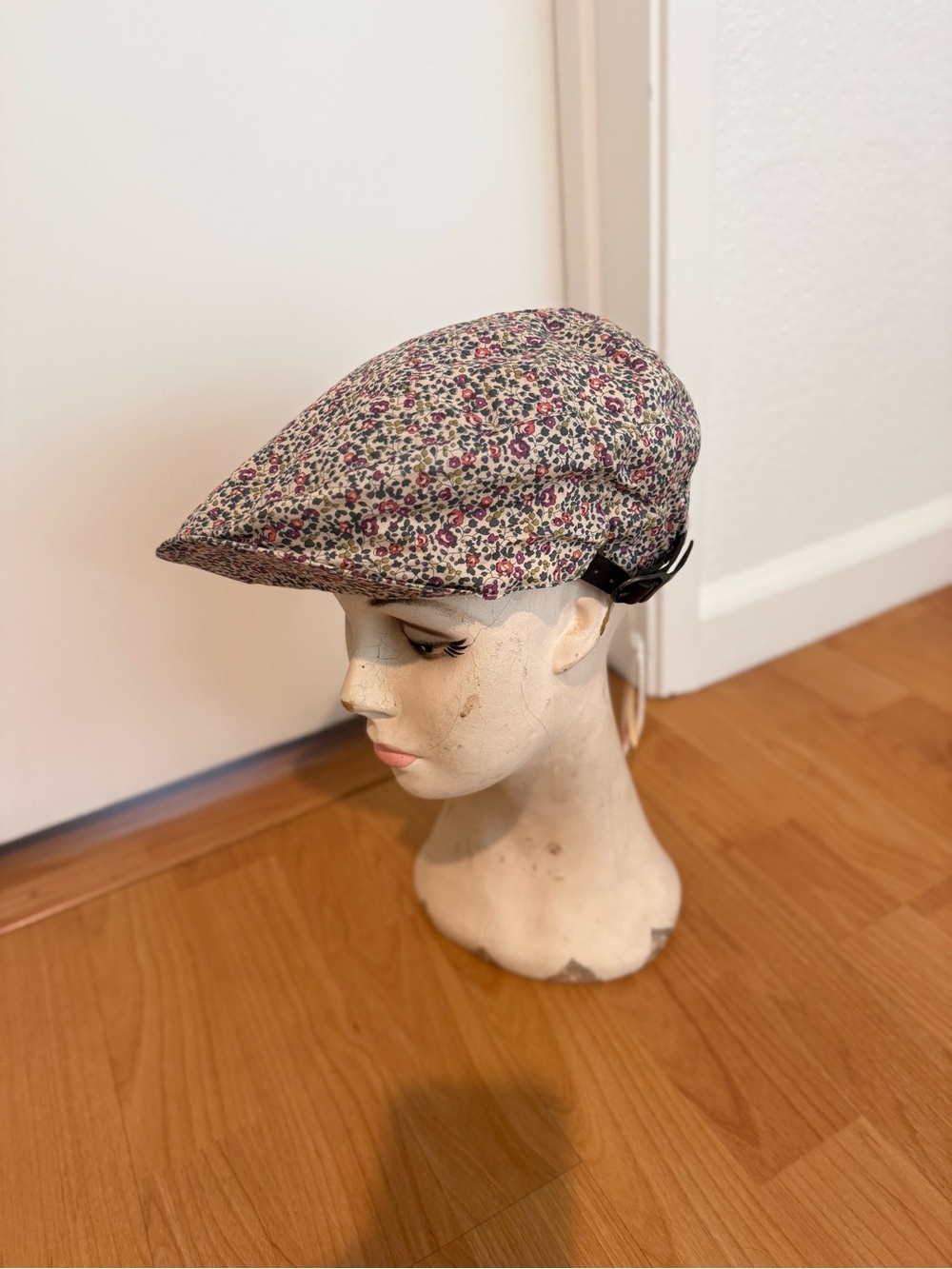 Grevi Floral Cotton Newsboy Cap in Pink and Green